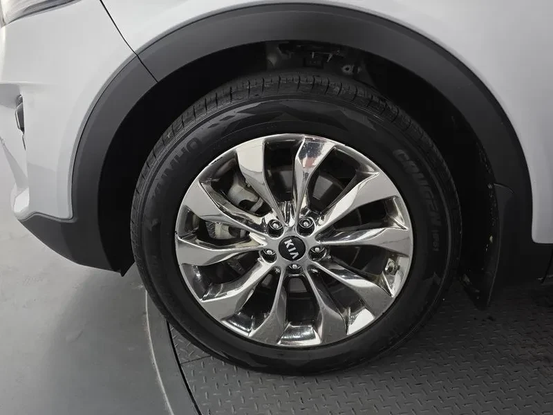 Kia Sorento 2.2 4Wd Noblesse Special - САМО 30% АВАНС!, снимка 5 - Автомобили и джипове - 55474394