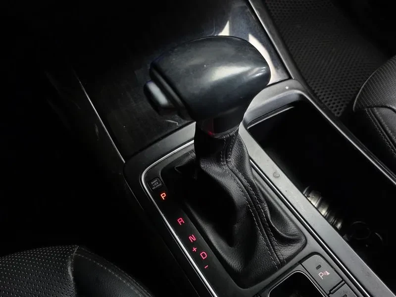 Kia Sorento 2.2 4Wd Noblesse Special - САМО 30% АВАНС!, снимка 9 - Автомобили и джипове - 55474394