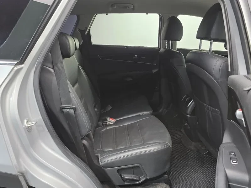 Kia Sorento 2.2 4Wd Noblesse Special - САМО 30% АВАНС!, снимка 11 - Автомобили и джипове - 55474394