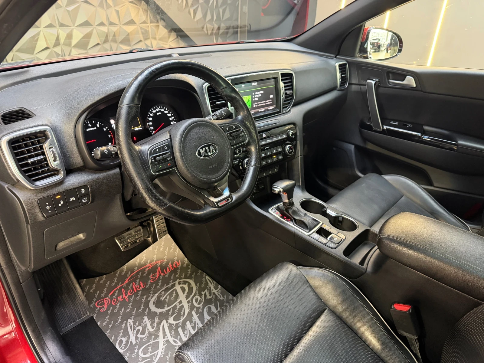 Kia Sportage GT LINE 1.6 4x4 * FULL Екстри* Камера* JBL * Панор, снимка 8 - Автомобили и джипове - 54113522