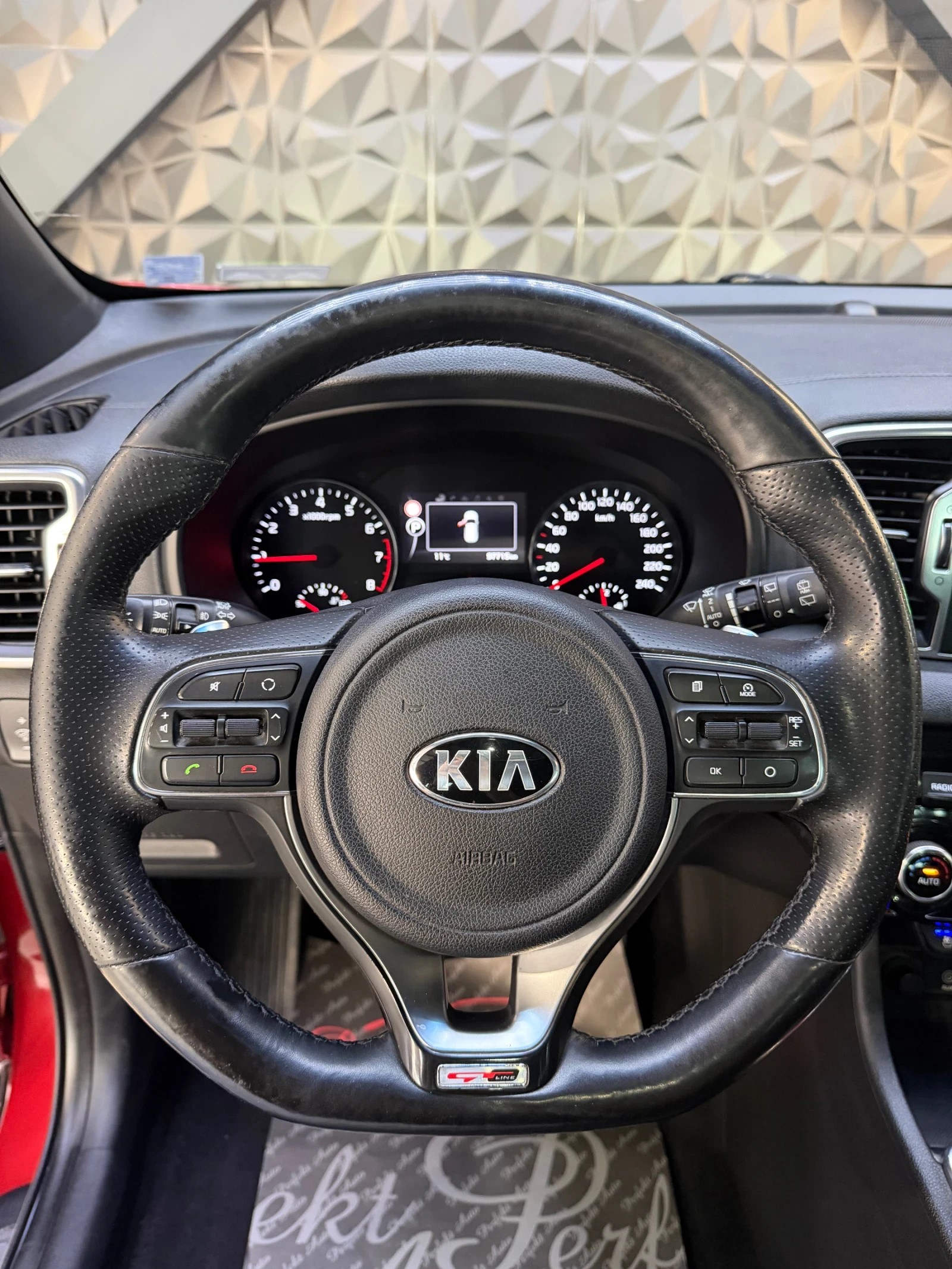 Kia Sportage GT LINE 1.6 4x4 * FULL Екстри* Камера* JBL * Панор, снимка 12 - Автомобили и джипове - 54113522