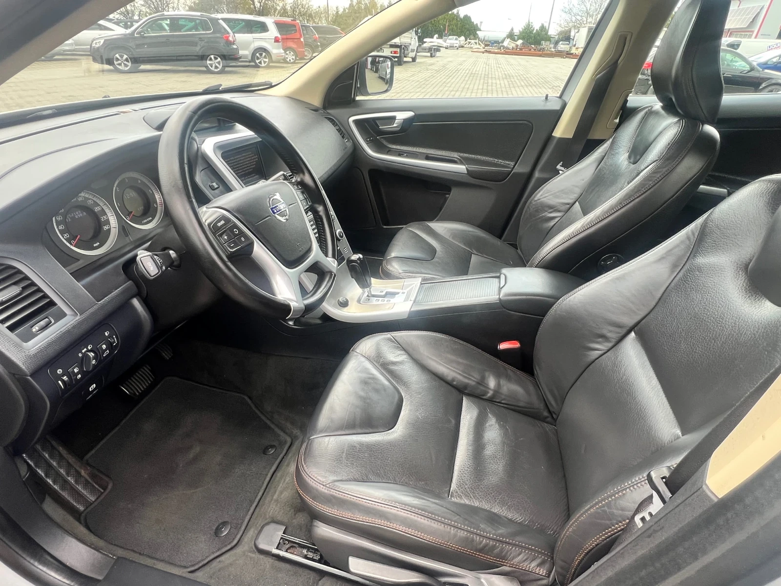 Volvo XC60 2.4 Д5* 4х4* , снимка 12 - Автомобили и джипове - 54317686