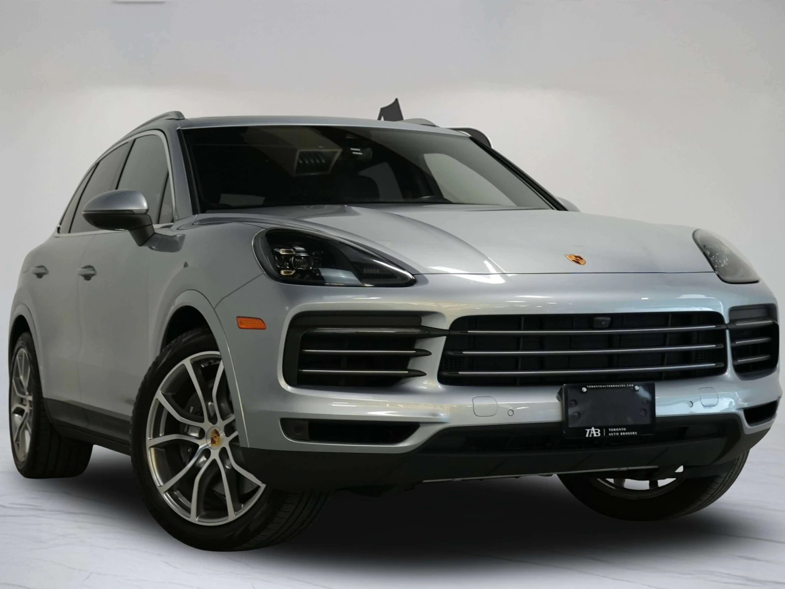 Porsche Cayenne * PREMIUM PLUS | PANO | 21 IN * CARFAX * , снимка 2 - Автомобили и джипове - 56058624
