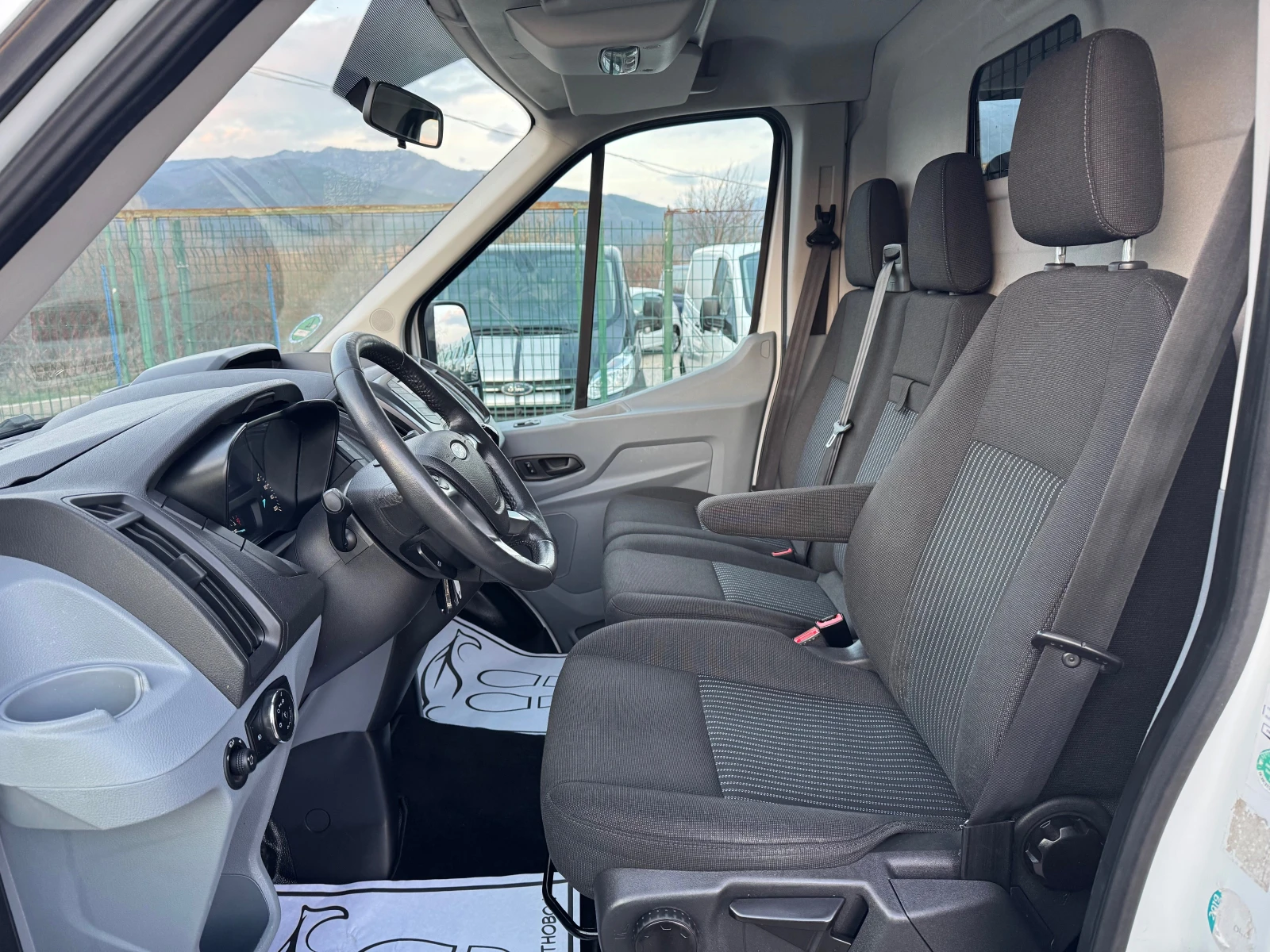 Ford Transit 2.2TDCI* 125кс* ЛЕД Фарове* Климатик* Оригинал* 6с, снимка 15 - Бусове и автобуси - 53989895