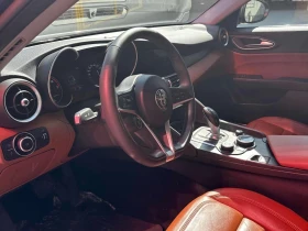 Alfa Romeo Giulia * 4dr Sdn RWD * 2 КЛЮЧА* ПОДГРЕВ* KEYLESS* PANO* , снимка 5