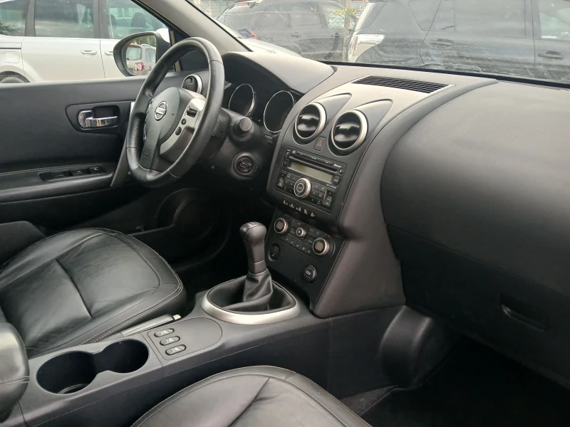 Nissan Qashqai, снимка 7 - Автомобили и джипове - 38017923