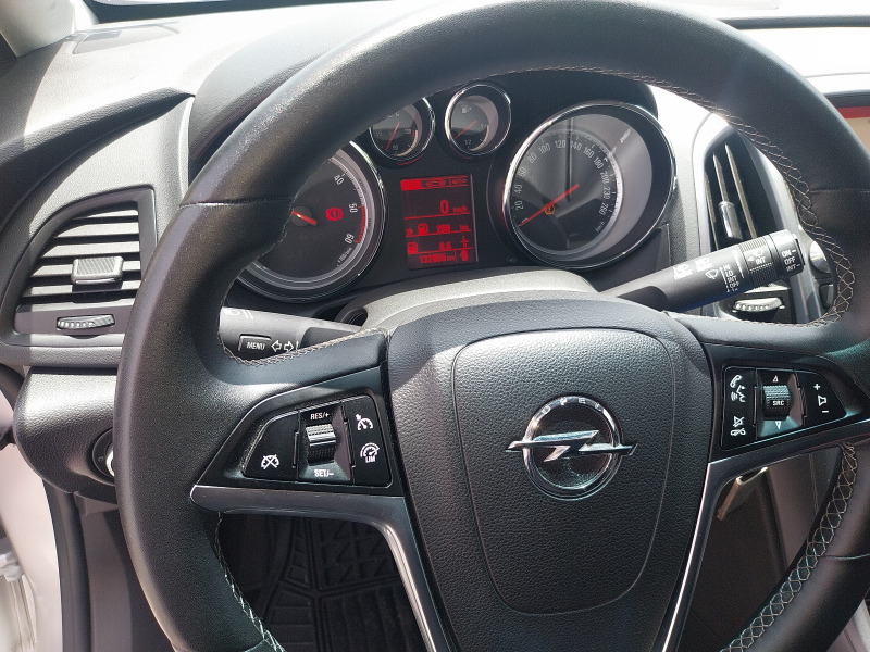 Opel Astra TOURER COSMO , снимка 5 - Автомобили и джипове - 46290856