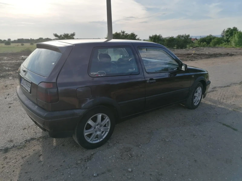 VW Golf 2.0 115, снимка 4 - Автомобили и джипове - 51094567