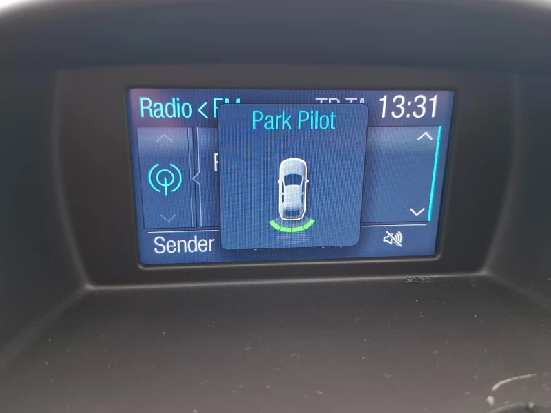 Ford Fiesta 1.0i SCTi + Kлиматик, снимка 14 - Автомобили и джипове - 52081550