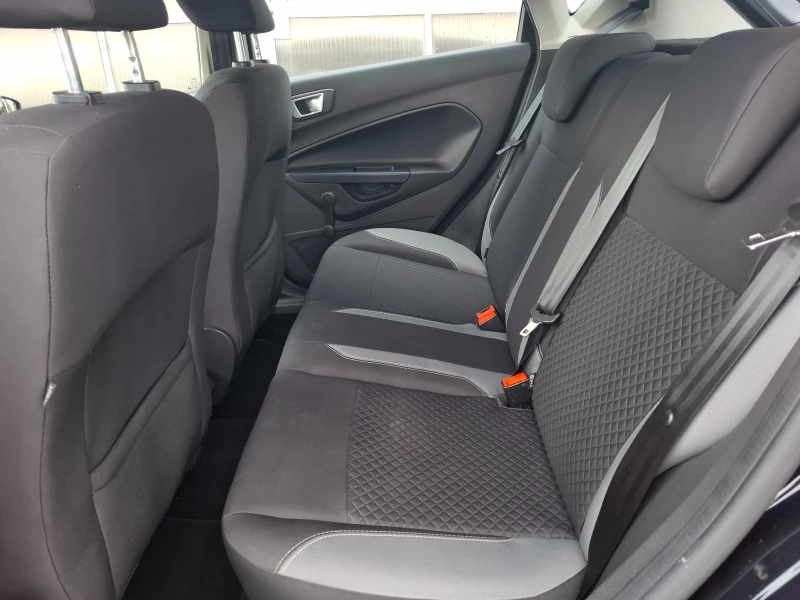 Ford Fiesta 1.0i SCTi + Kлиматик, снимка 11 - Автомобили и джипове - 52081550