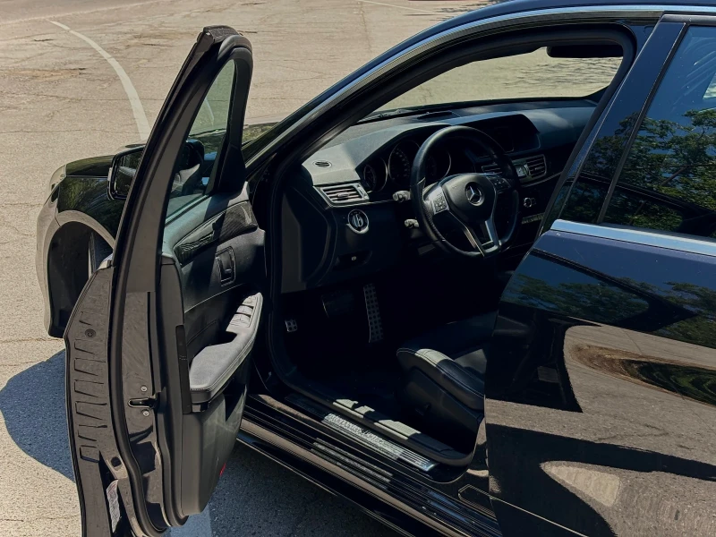 Mercedes-Benz E 300, снимка 11 - Автомобили и джипове - 52109358
