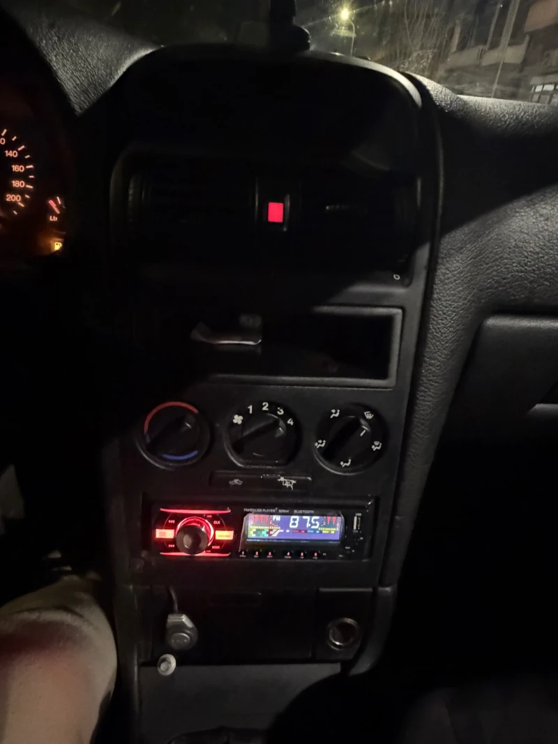 Opel Astra, снимка 13 - Автомобили и джипове - 53344347