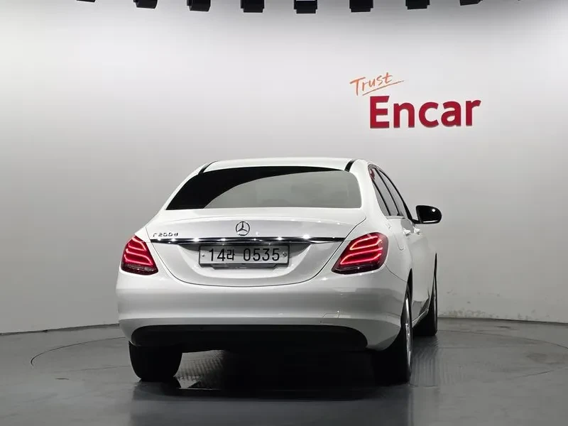 Mercedes-Benz C 200, снимка 4 - Автомобили и джипове - 55889549