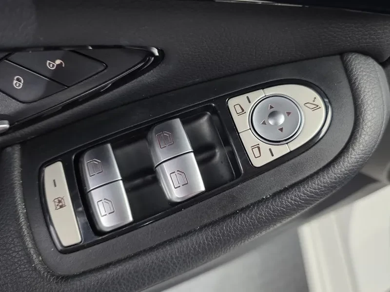 Mercedes-Benz C 200, снимка 14 - Автомобили и джипове - 55889549