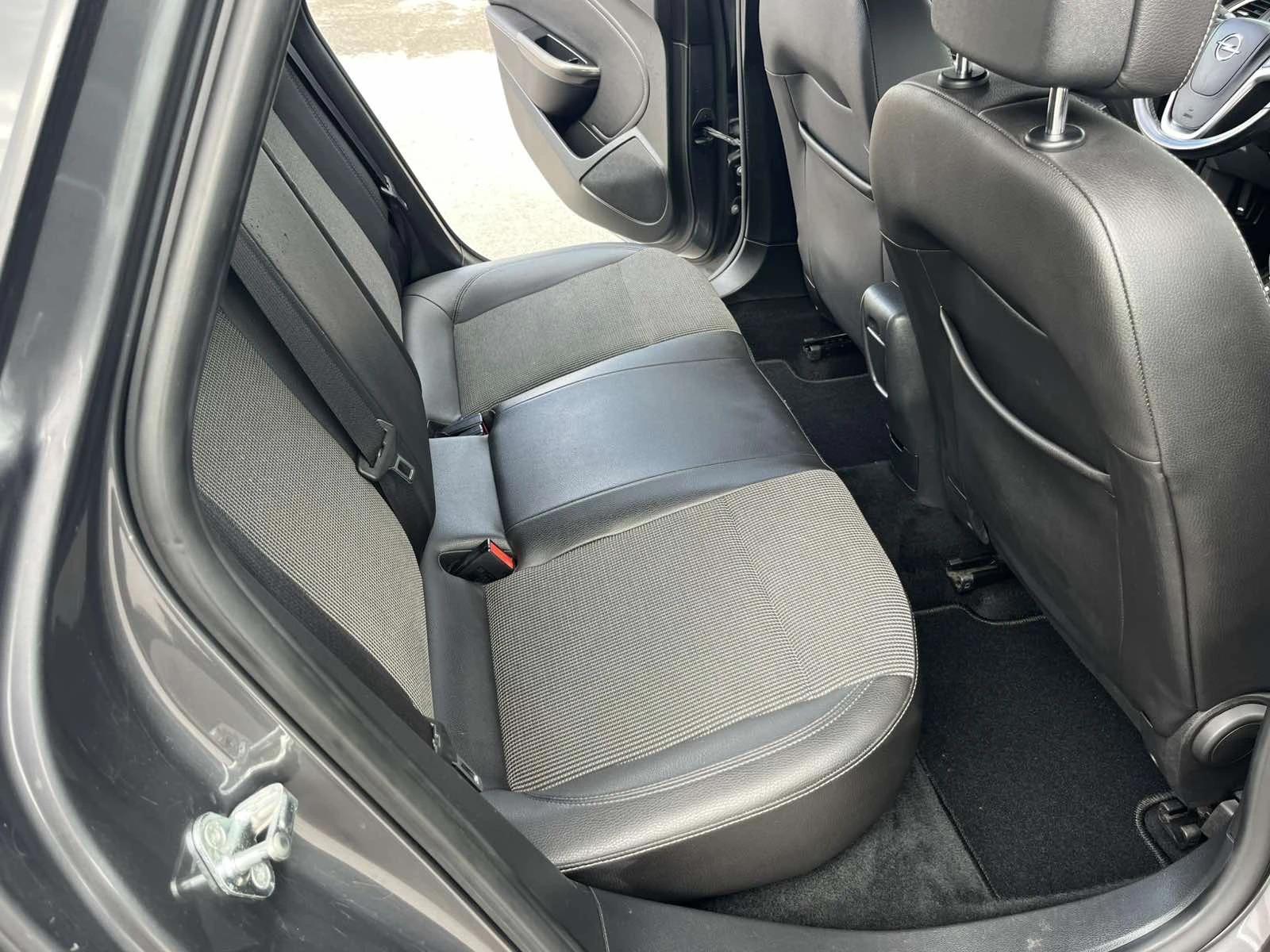 Opel Astra 1.7CDTI 125кс 6 СКОРОСТИ EURO 5A АВТОПИЛОТ ВНОС ИТ - изображение 10