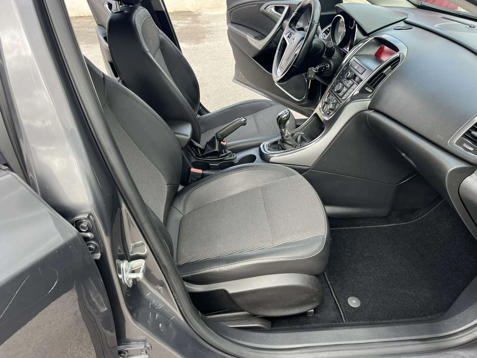 Opel Astra 1.7CDTI 125 6  EURO 5A    | Mobile.bg   11