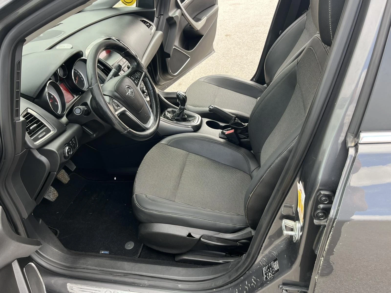 Opel Astra 1.7CDTI 125кс 6 СКОРОСТИ EURO 5A АВТОПИЛОТ ВНОС ИТ - изображение 8
