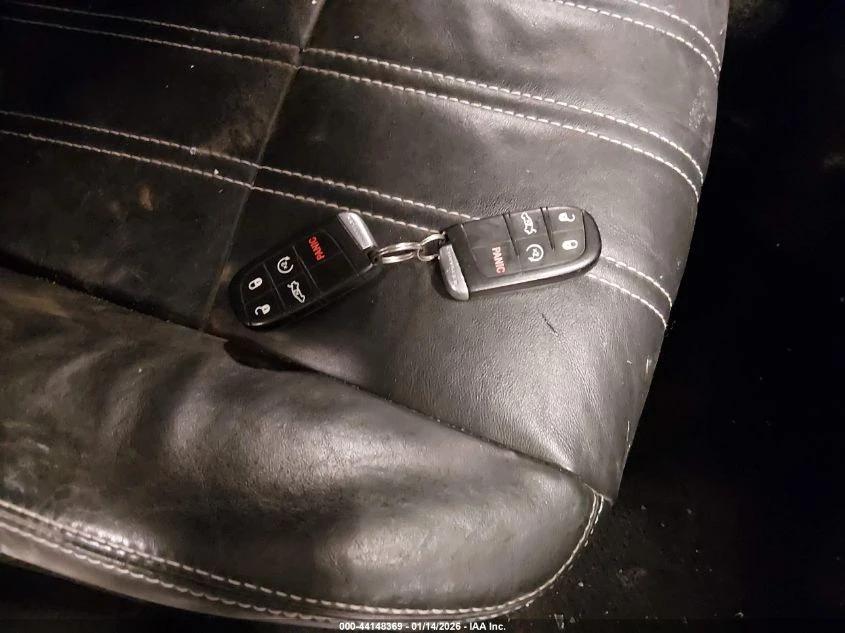 Chrysler 200 3.6L V-6 DOHC, VVT, 292HP Rear Wheel Drive - изображение 3