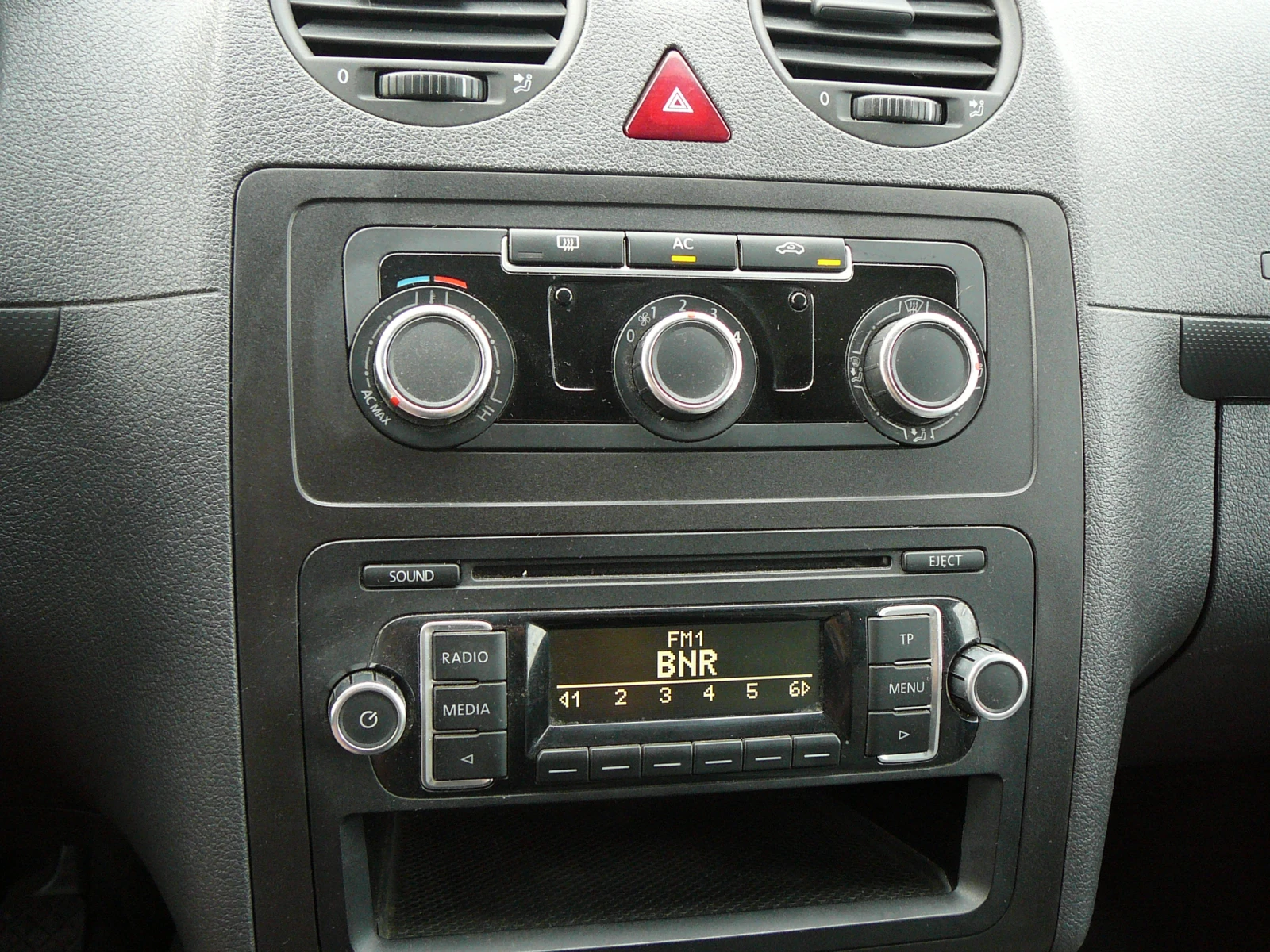 VW Caddy 1.6 tdi MAXI, снимка 11 - Автомобили и джипове - 54240194