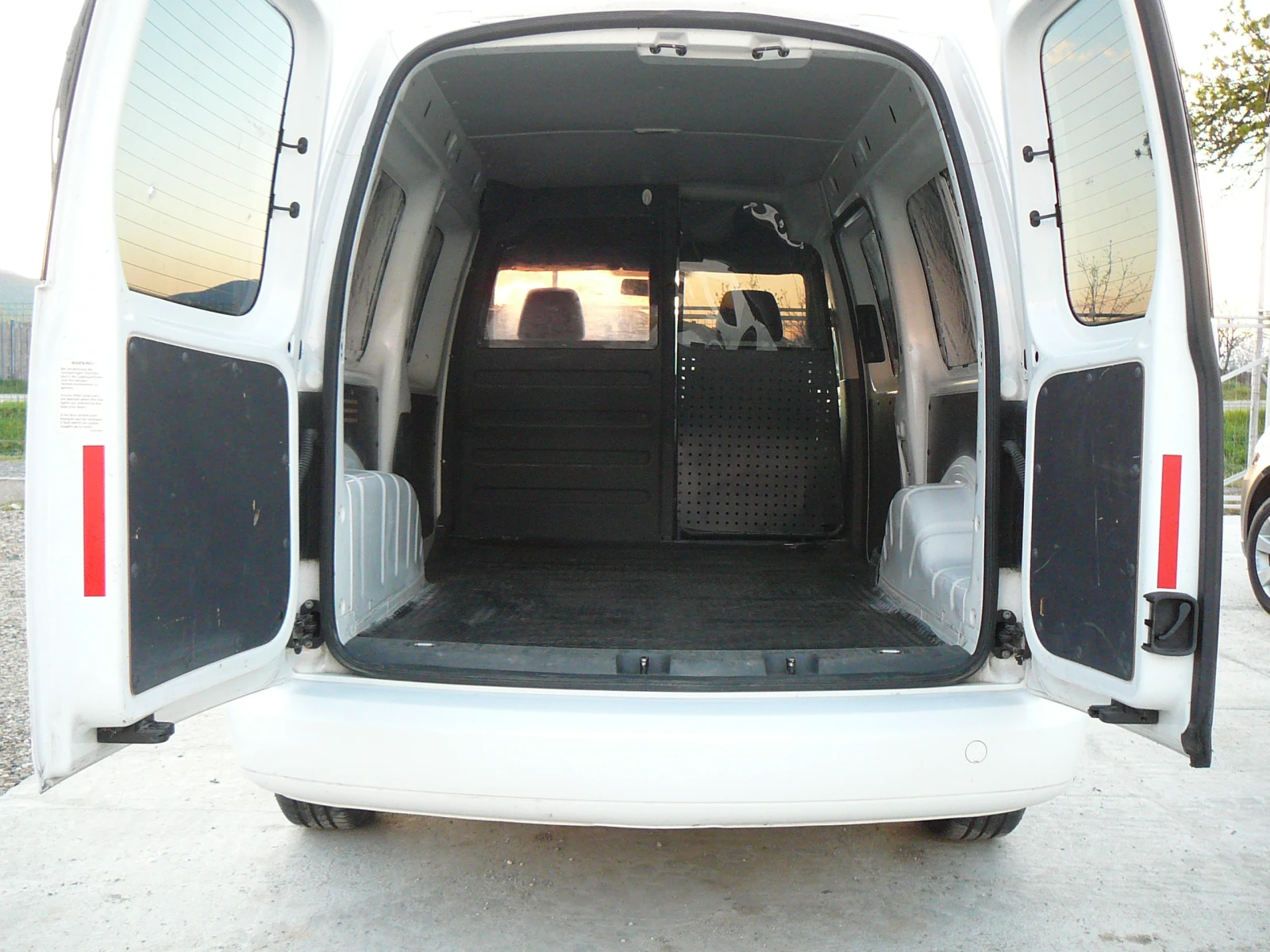 VW Caddy 1.6 tdi MAXI, снимка 7 - Автомобили и джипове - 54240194