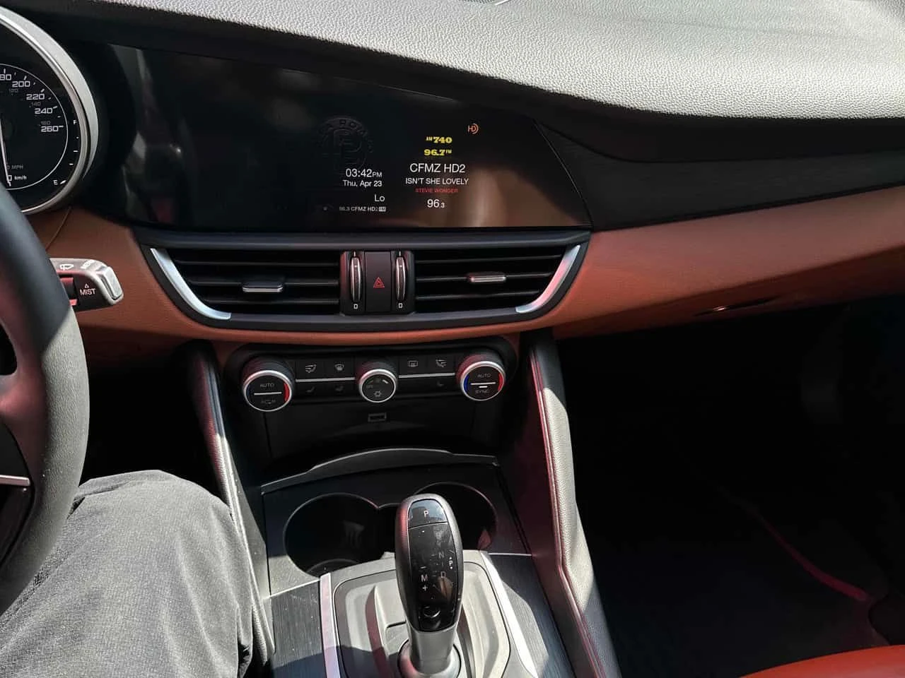 Alfa Romeo Giulia * 4dr Sdn RWD * 2 КЛЮЧА* ПОДГРЕВ* KEYLESS* PANO* , снимка 9 - Автомобили и джипове - 54318672