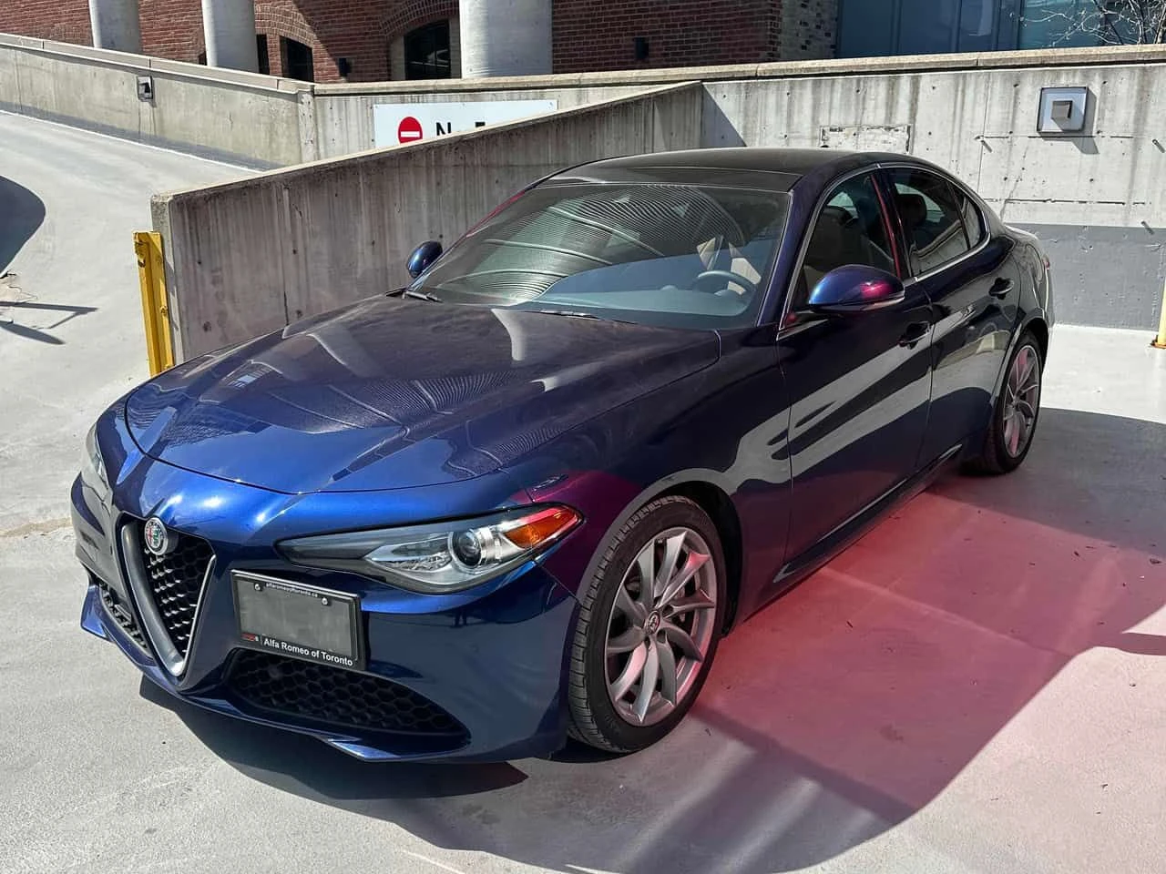 Alfa Romeo Giulia * 4dr Sdn RWD * 2 КЛЮЧА* ПОДГРЕВ* KEYLESS* PANO* 