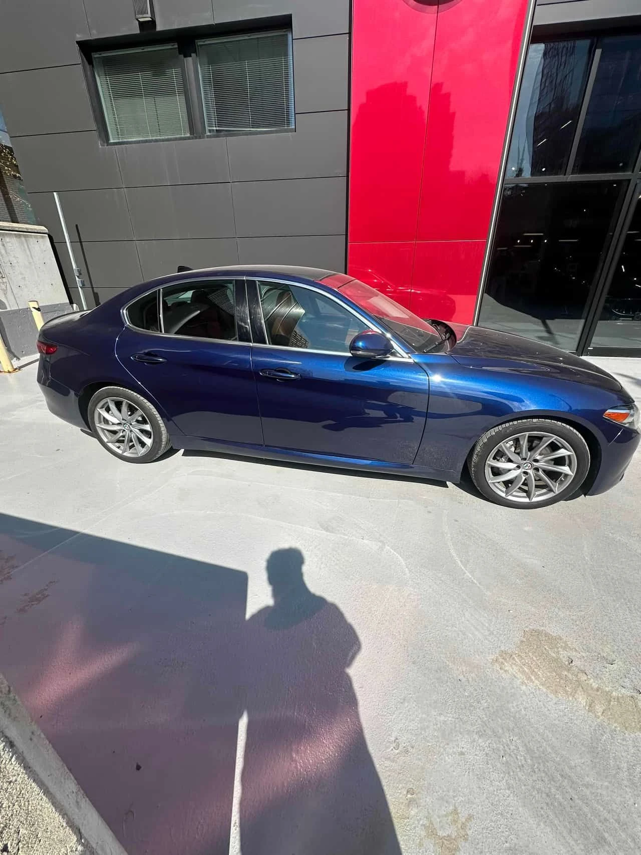 Alfa Romeo Giulia * 4dr Sdn RWD * 2 КЛЮЧА* ПОДГРЕВ* KEYLESS* PANO* , снимка 3 - Автомобили и джипове - 54318672