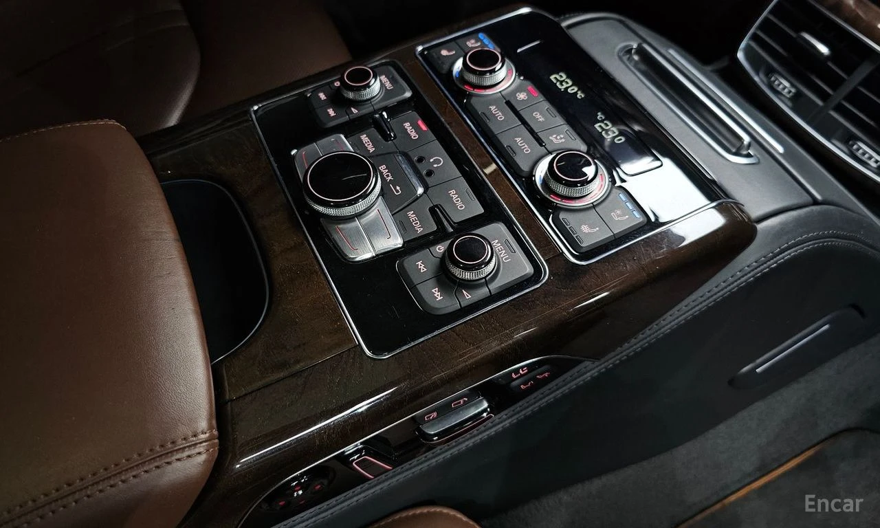 Audi A8 L 4.0T Quattro* DISTRONIC* МАСАЖ* 360 CAM* ХЕДЪП* , снимка 15 - Автомобили и джипове - 54917542