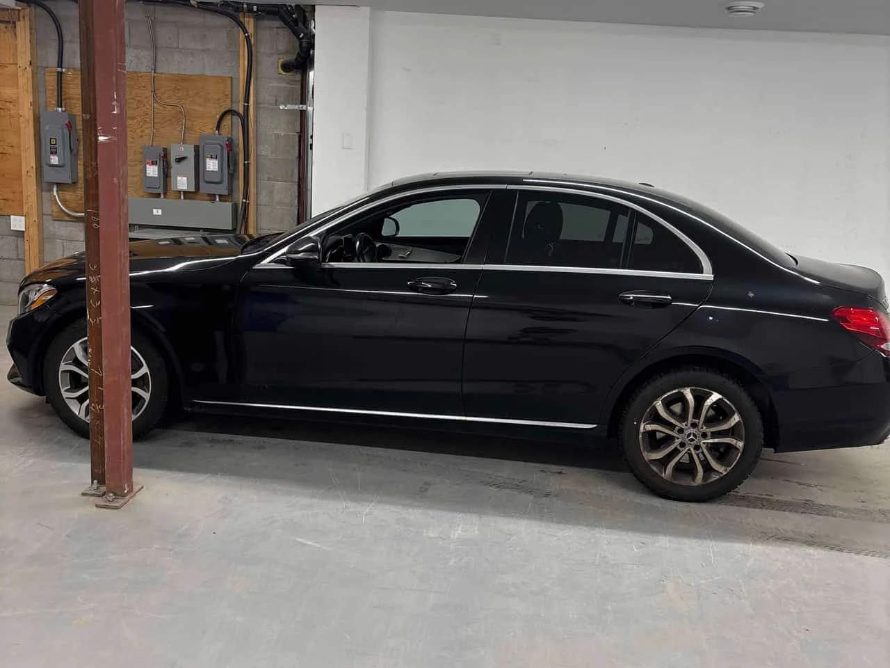 Mercedes-Benz C 300 * CARFAX * ЦЕНА ДО БГ, снимка 2 - Автомобили и джипове - 55180804
