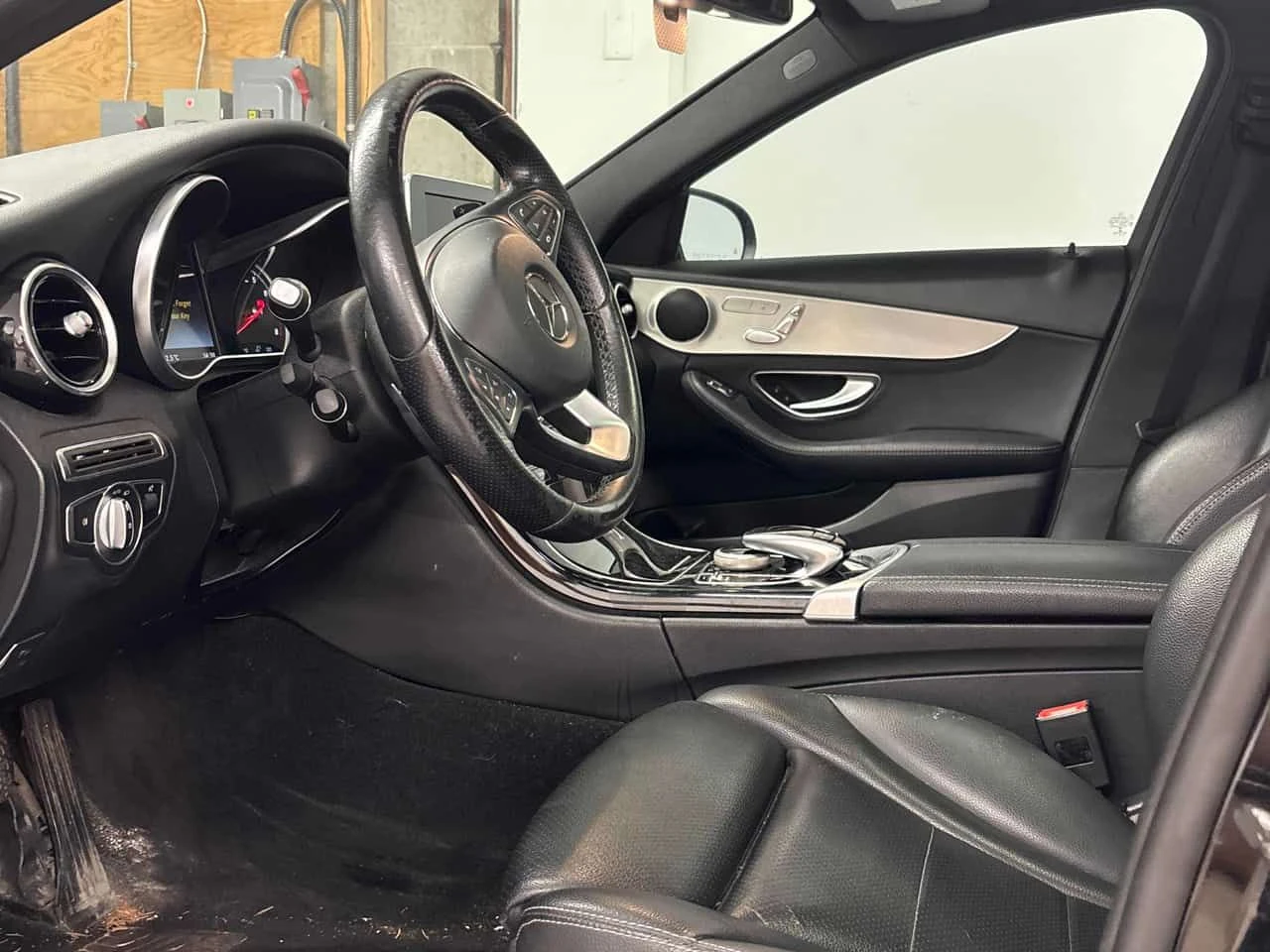 Mercedes-Benz C 300 * CARFAX * ЦЕНА ДО БГ, снимка 8 - Автомобили и джипове - 55180804