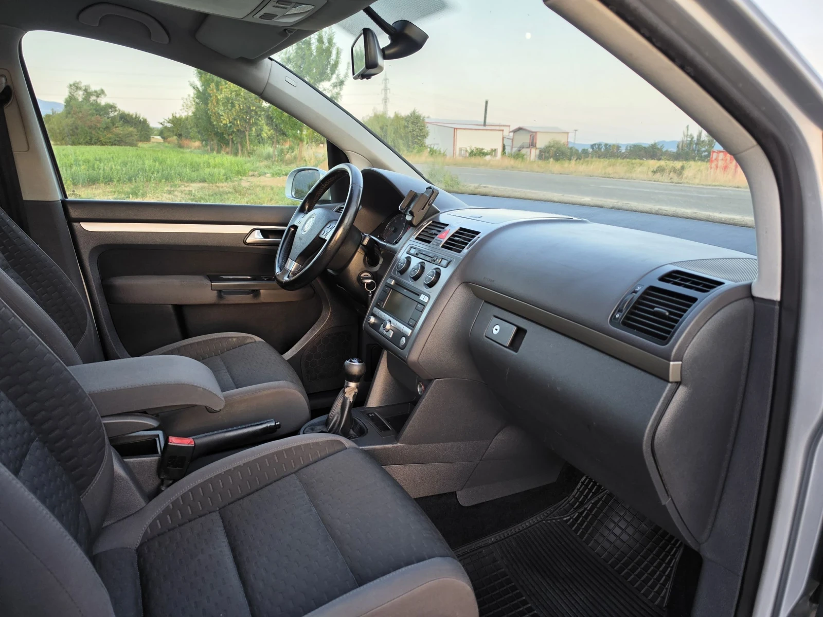 VW Touran 1.9 TDI 105 7места, снимка 13 - Автомобили и джипове - 55425275