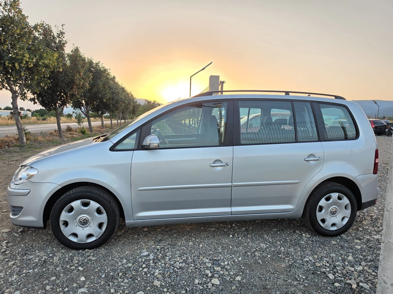 VW Touran 1.9 TDI 105 7места, снимка 4 - Автомобили и джипове - 55425275