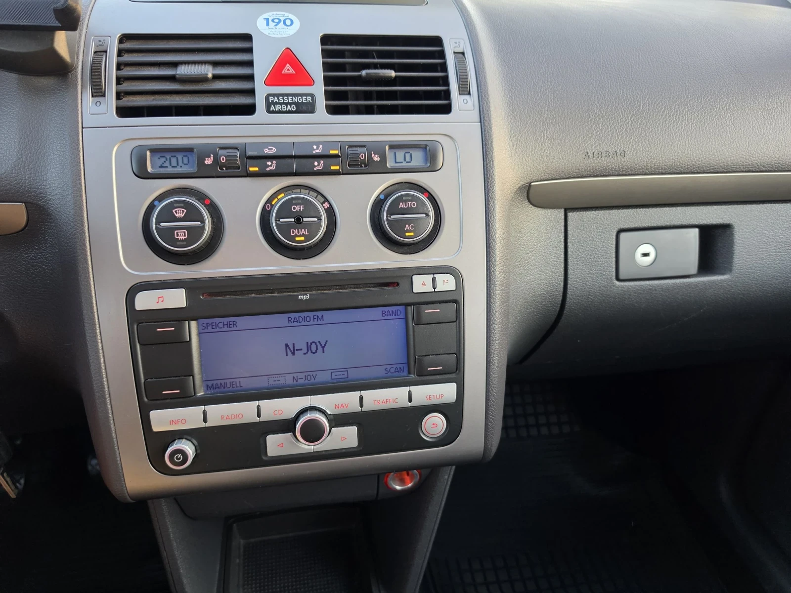VW Touran 1.9 TDI 105 7места, снимка 17 - Автомобили и джипове - 55425275