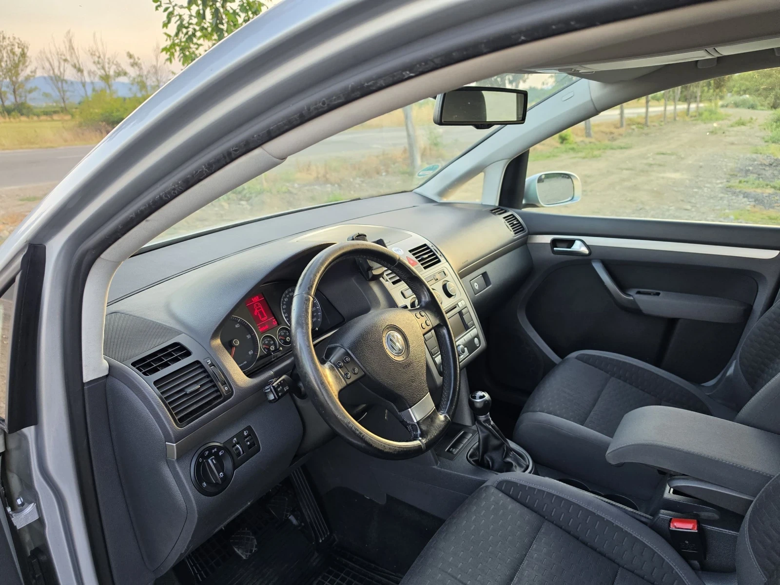 VW Touran 1.9 TDI 105 7места, снимка 10 - Автомобили и джипове - 55425275