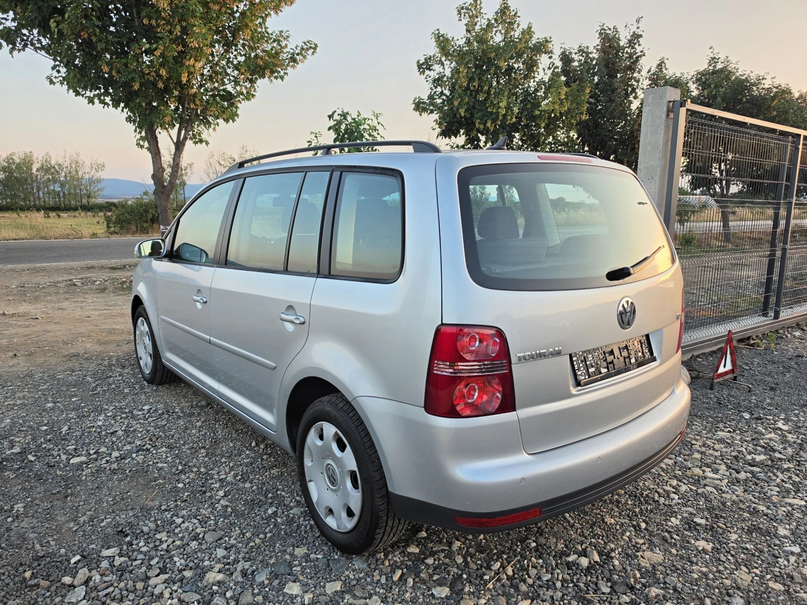 VW Touran 1.9 TDI 105 7места, снимка 5 - Автомобили и джипове - 55425275