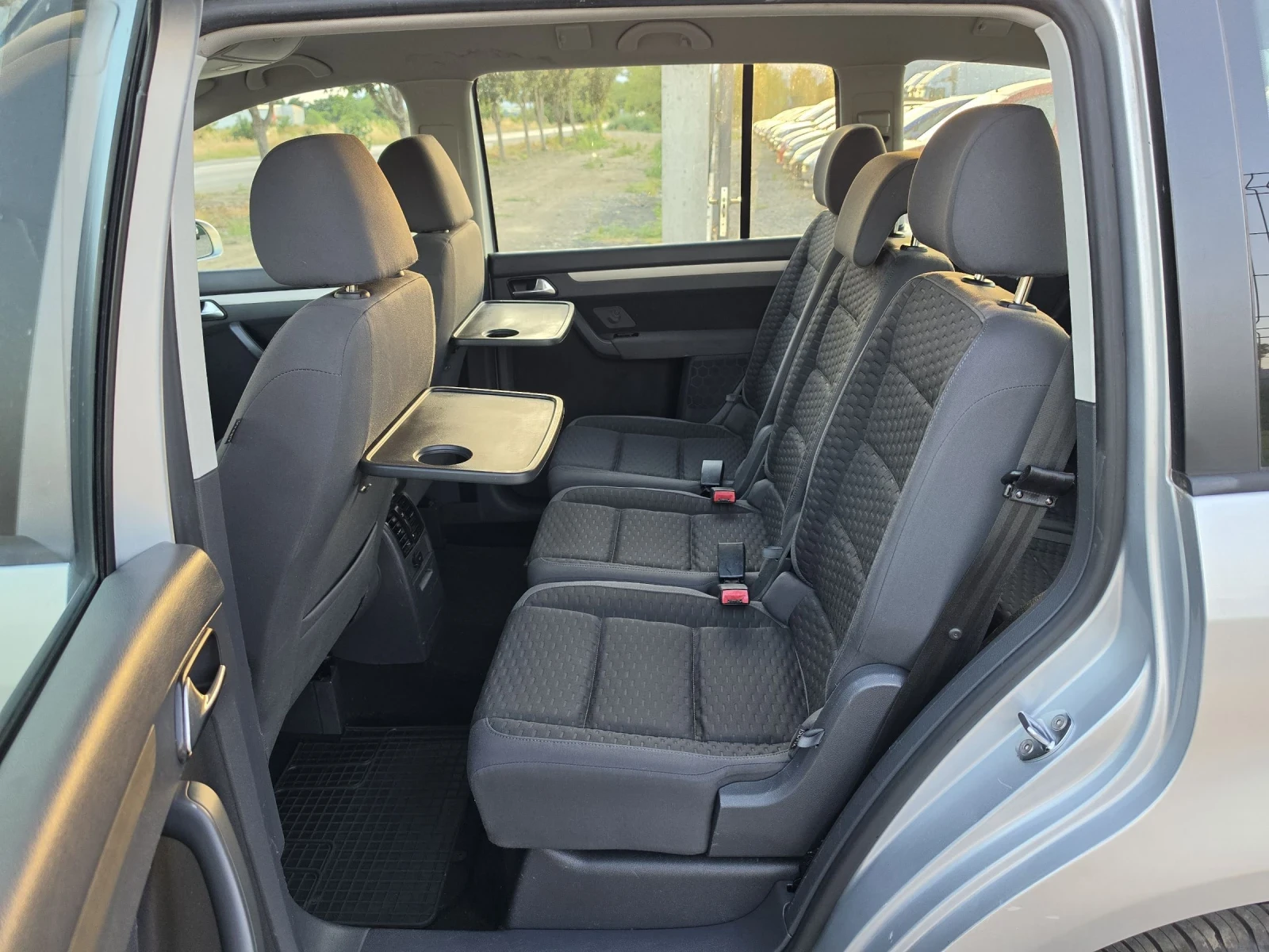 VW Touran 1.9 TDI 105 7места, снимка 15 - Автомобили и джипове - 55425275