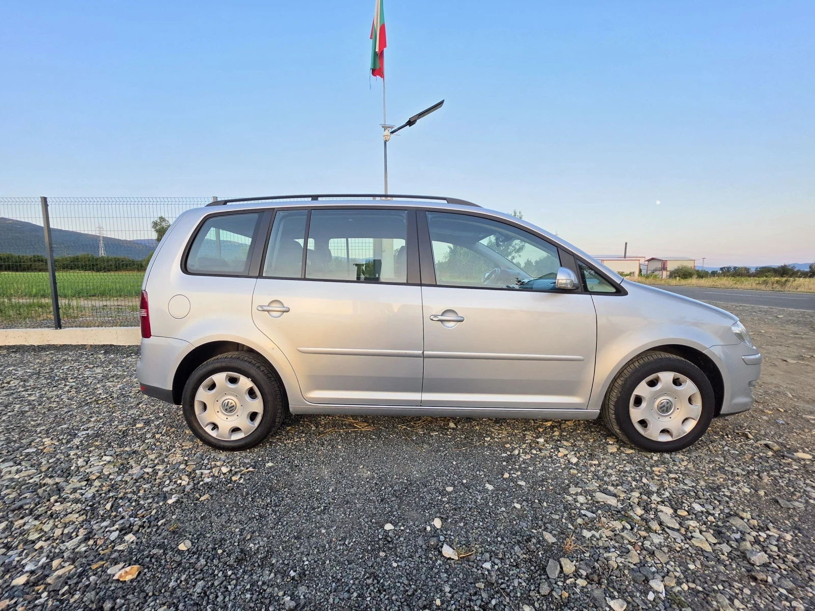 VW Touran 1.9 TDI 105 7места, снимка 8 - Автомобили и джипове - 55425275
