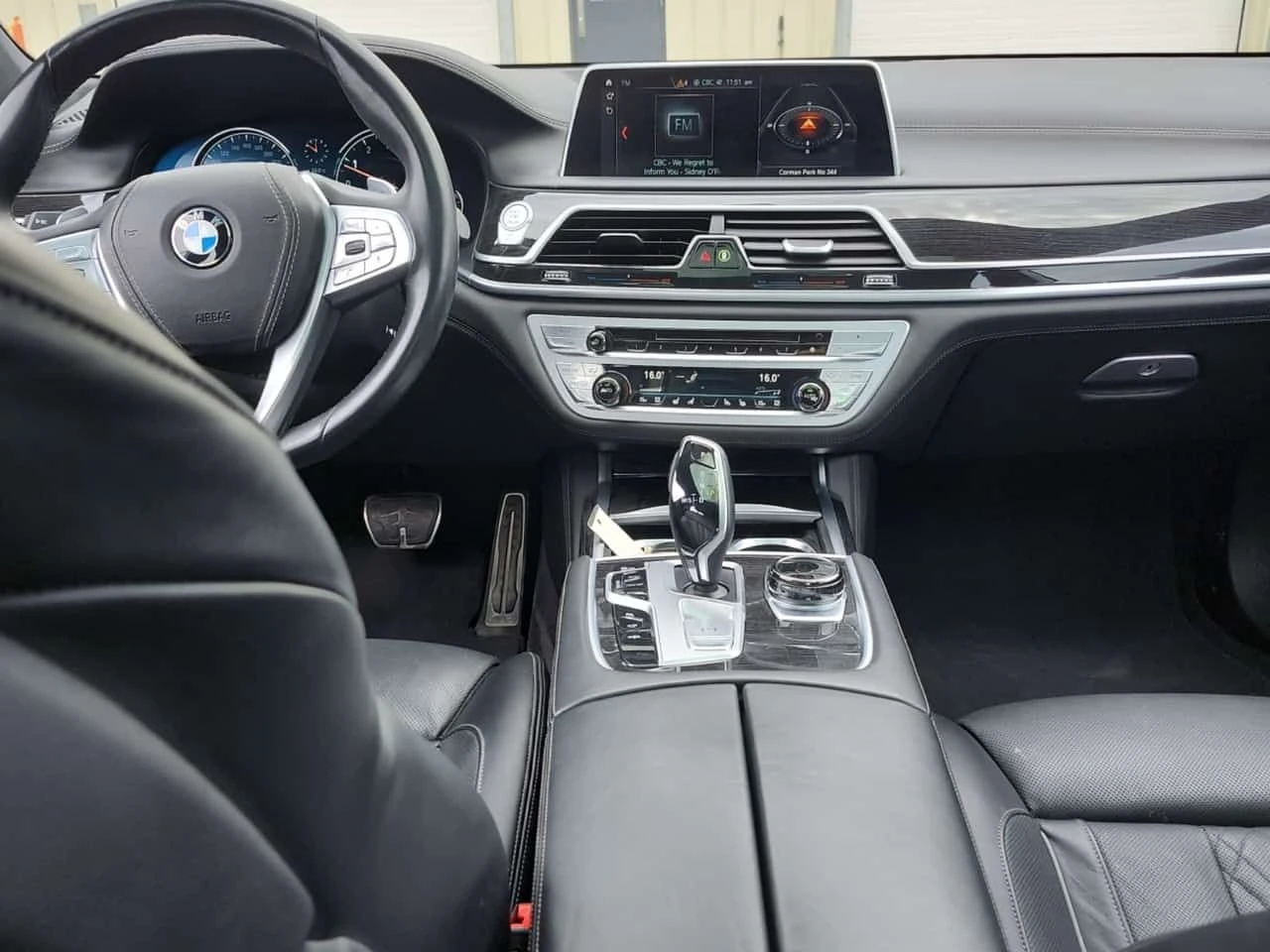 BMW 750 I XDRIVE / ОБДУХВАНЕ / 360 / 2 КЛЮЧА , снимка 10 - Автомобили и джипове - 55575898