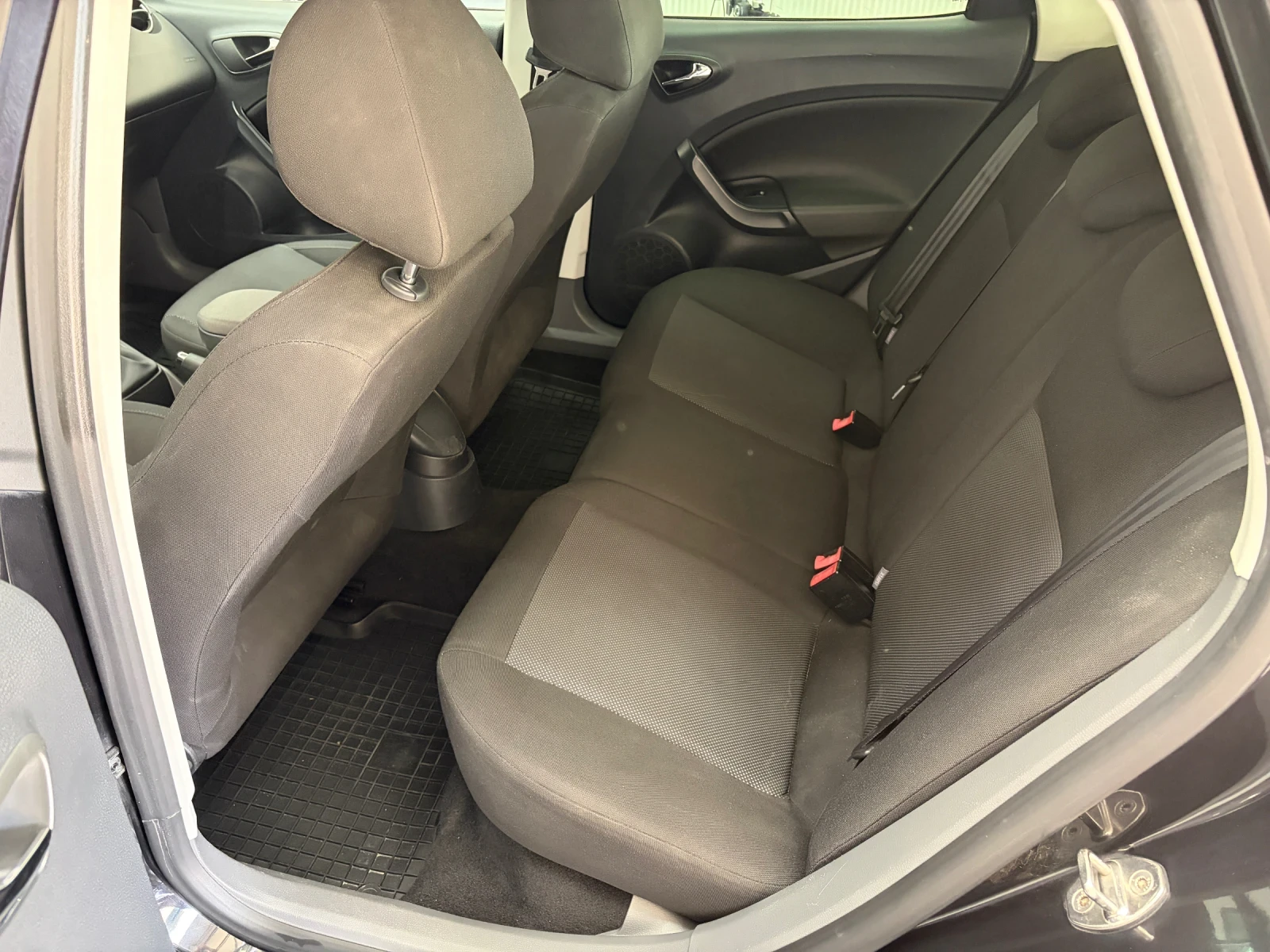 Seat Ibiza 1.9TDi, снимка 8 - Автомобили и джипове - 55806004