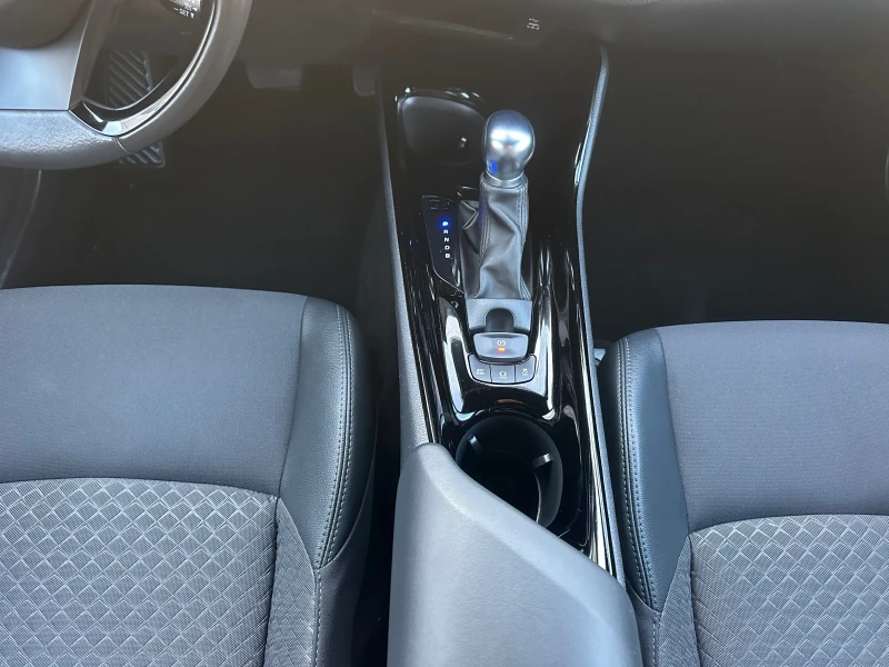 Toyota C-HR Bitone* Club, снимка 13 - Автомобили и джипове - 53155860