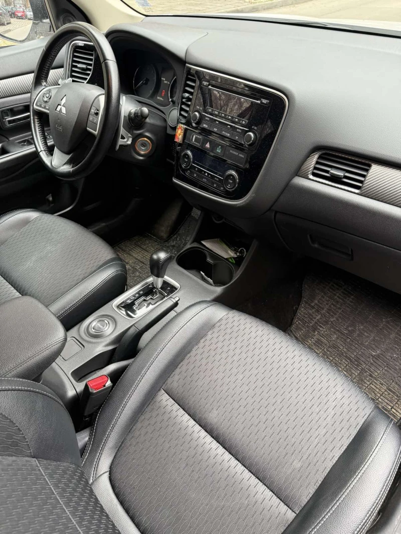 Mitsubishi Outlander, снимка 4 - Автомобили и джипове - 53455705