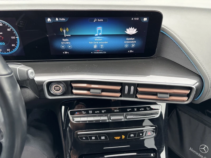 Mercedes-Benz EQC 400 AMG Line  4-Matic , снимка 13 - Автомобили и джипове - 53458459