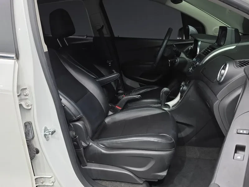 Chevrolet Trax 1.4, снимка 11 - Автомобили и джипове - 54330254