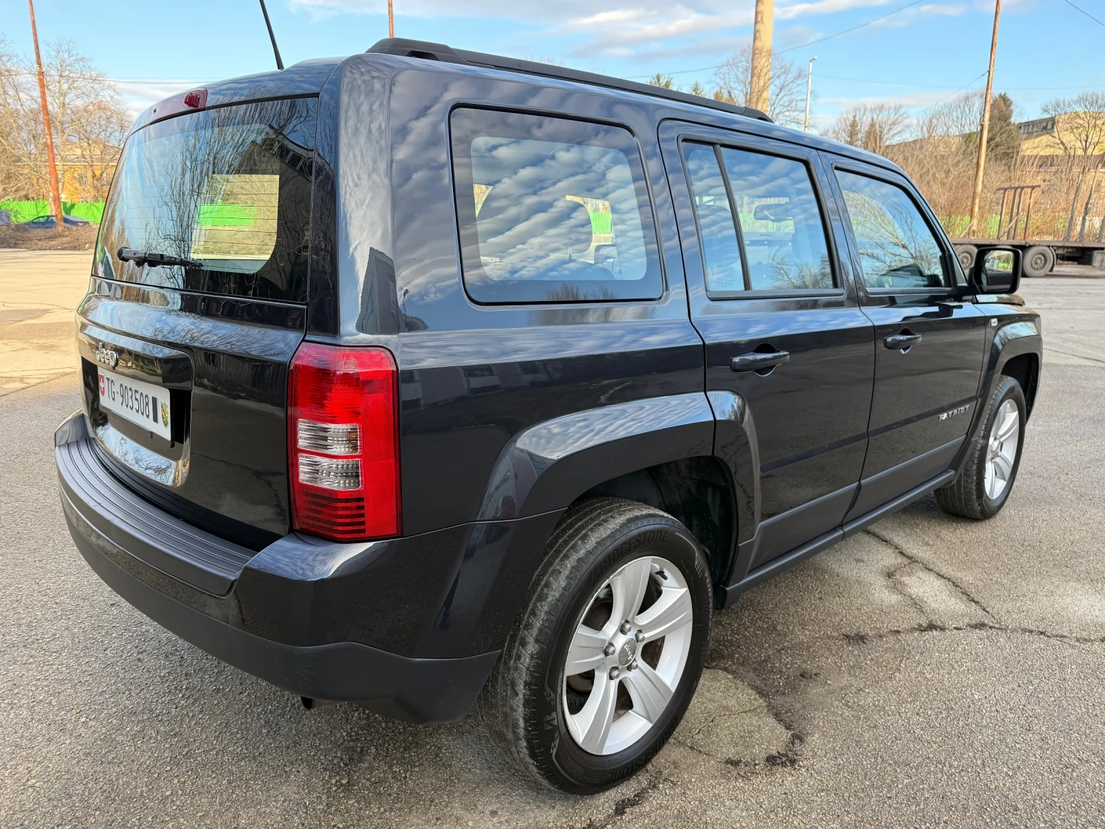 Jeep Patriot 2.4i / 4x4 / FACELIFT - изображение 4