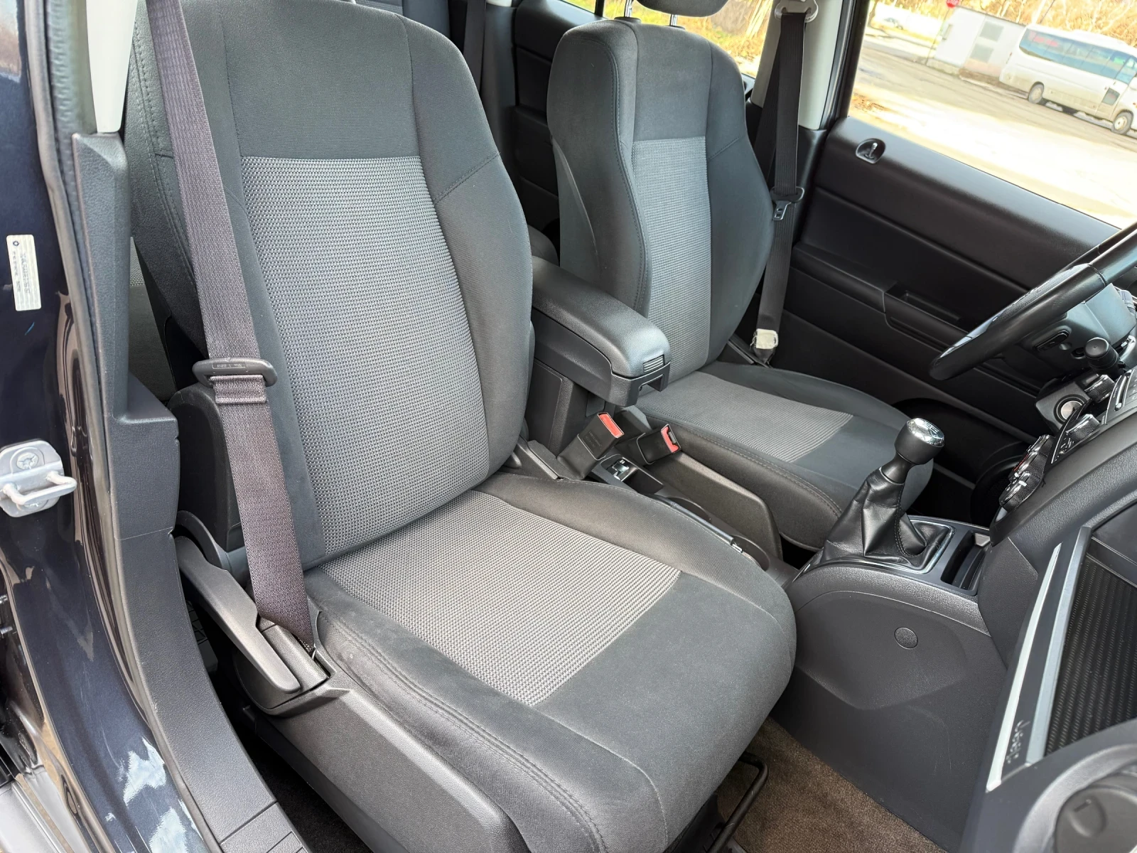 Jeep Patriot 2.4i / 4x4 / FACELIFT - изображение 10