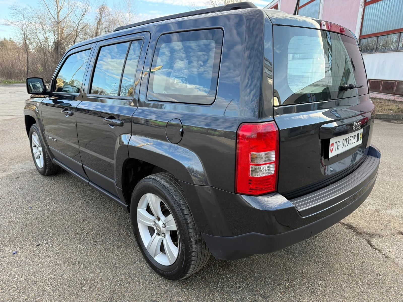 Jeep Patriot 2.4i / 4x4 / FACELIFT - изображение 3