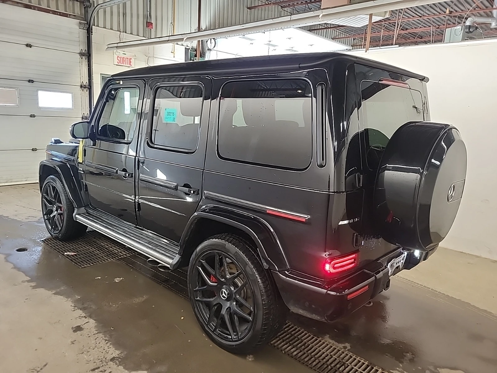 Mercedes-Benz G 63 AMG AMG| 4MATIC| PANORAMA| ЧЕРВЕН САЛОН|  - изображение 3