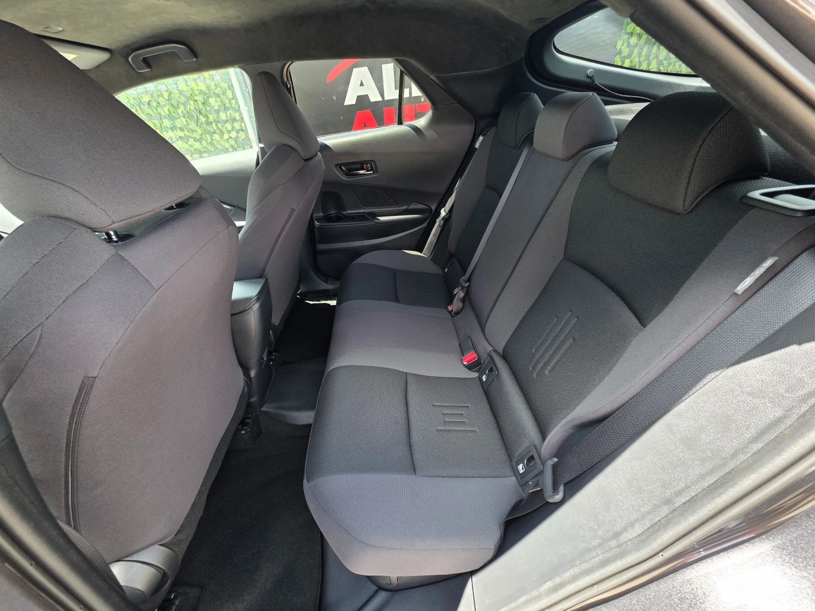 Toyota C-HR  II-2.0-Plug-in Hybrid- e CVT-223 hp-ГАРАНЦИЯ, снимка 13 - Автомобили и джипове - 54770499