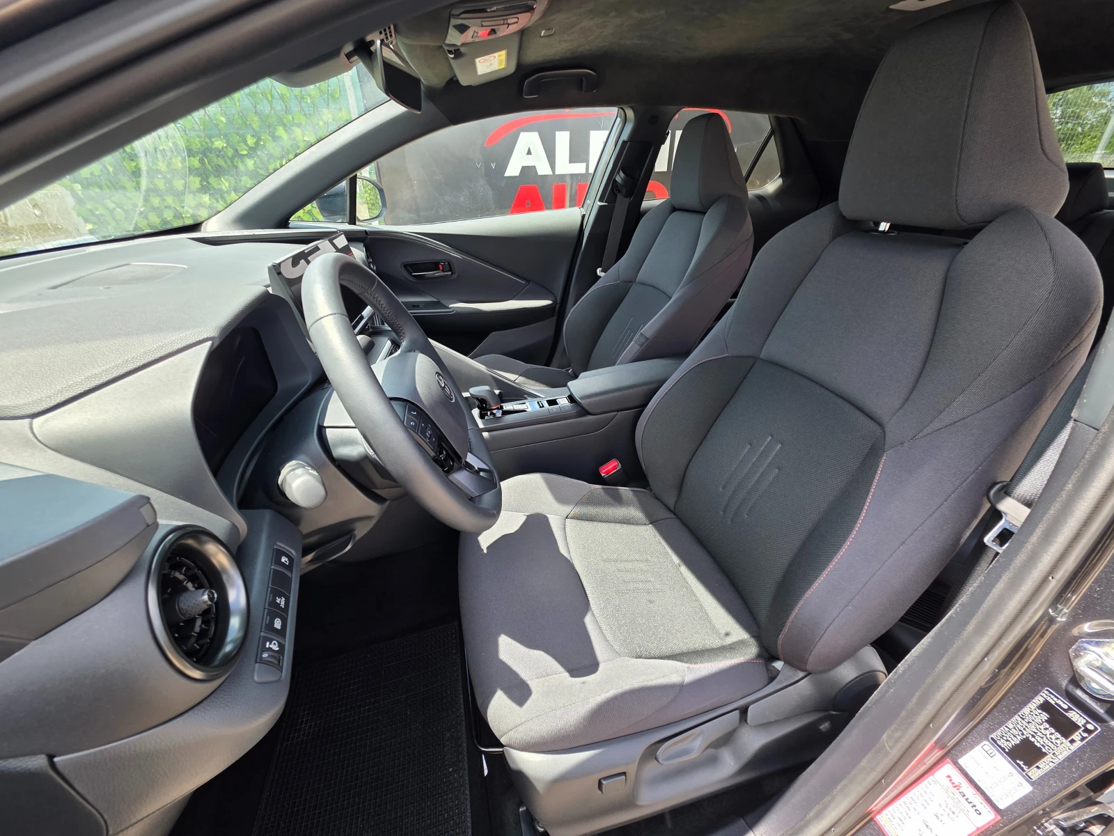 Toyota C-HR  II-2.0-Plug-in Hybrid- e CVT-223 hp-ГАРАНЦИЯ, снимка 12 - Автомобили и джипове - 54770499