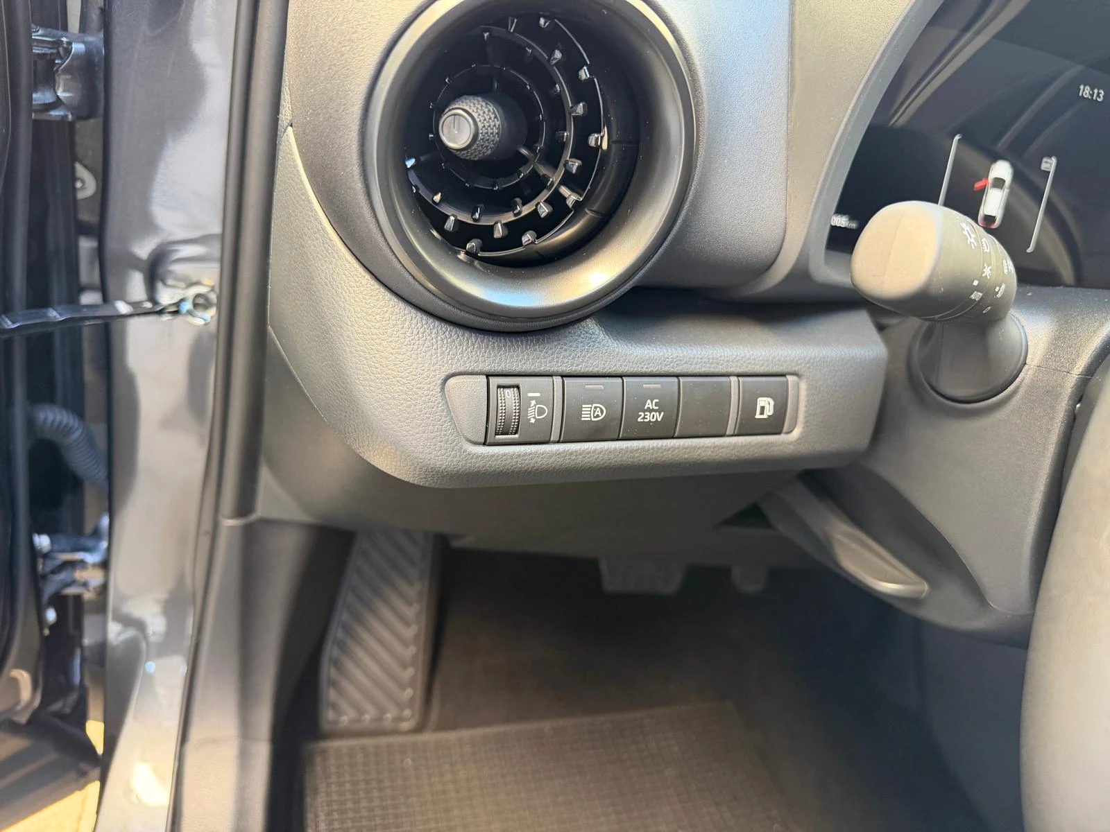 Toyota C-HR  II-2.0-Plug-in Hybrid- e CVT-223 hp-ГАРАНЦИЯ, снимка 15 - Автомобили и джипове - 54770499